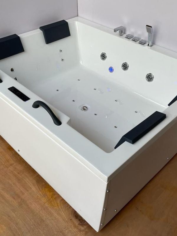 Acrylic bath tub -